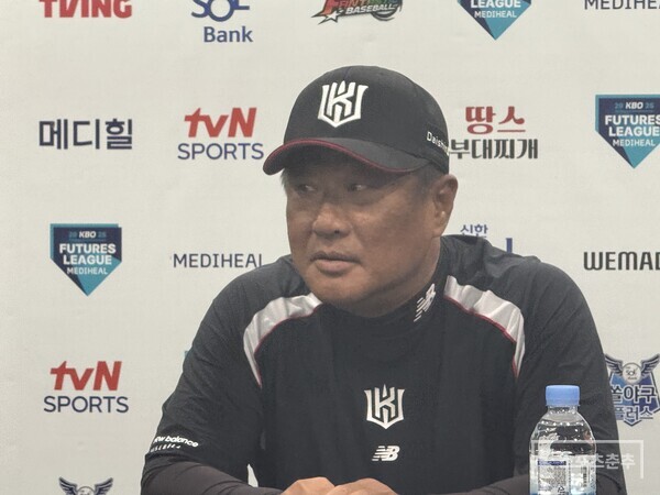 KT 김호 2군 감독이 10일 고척스카이돔에서 열리는 퓨처스 리그 챔피언 결정전을 앞두고 취재진을 만났다. (사진=스포츠춘추 박승민 기자)