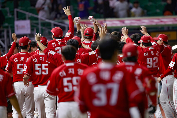 이율예의 끝내기 홈런(사진=SSG)