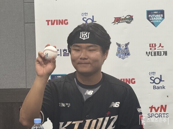 KT 김민석이 1일 서울 고척스카이돔에서 열린 퓨처스리그 챔피언 결정전에서 MVP에 선정됐다. (사진=스포츠춘추 박승민 기자)