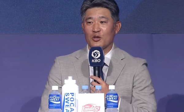 2025 KBO 미디어데이에서 SSG 이숭용 감독. (사진=TVING 중계화면 캡처)