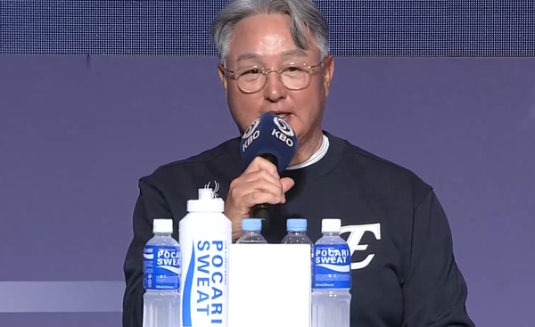 2025 KBO 미디어데이에서 한화 김경문 감독. (사진=TVING 중계화면 캡처)