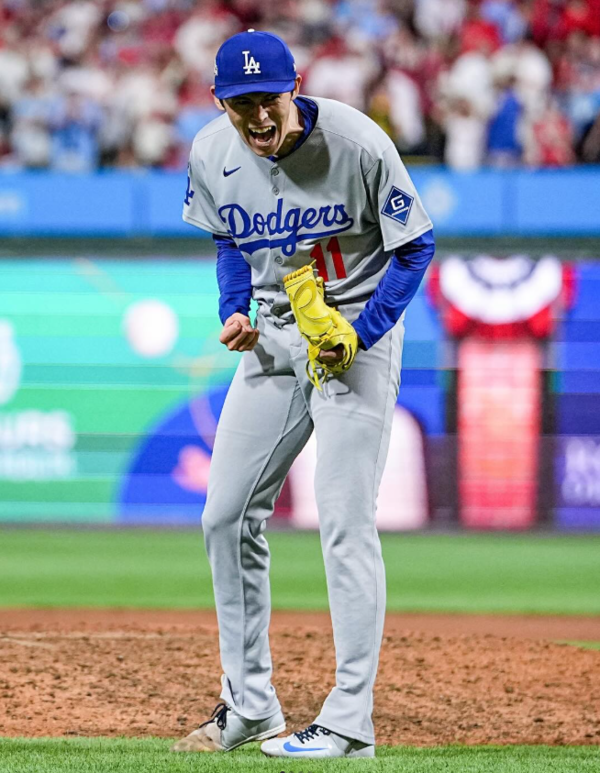 LA 다저스 사사키 로키는 5일 필라델피아 상대 NLDS 1차전에서 9회 등판해 1이닝 무실점으로 세이브를 기록했다. (사진=LA 다저스 SNS)