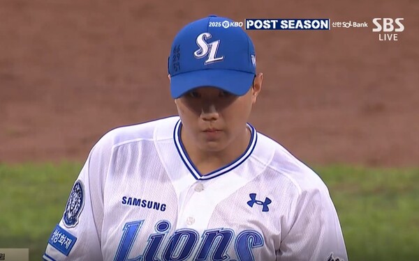 삼성 불펜진은 박승규(66번), 백정현(29번), 이재희(59)의 등번호를 모자에 새기고 호투했다. (사진=티빙 중계 갈무리)