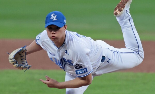 배찬승의 모자에도 엔트리 탈락 3명의 투수들 등번호가 적혀있다. (사진=삼성)