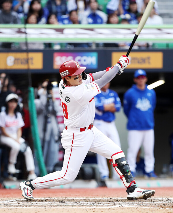 SSG 고명준이 준PO 1차전 7회 추격의 2점 홈런을 쏘아올렸다. (사진=SSG)