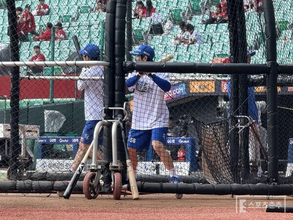 삼성 김지찬이 준PO 2차전을 앞두고 타격 훈련에 임하고 있다. (사진=스포츠춘추 박승민 기자)