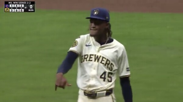 승리를 확정지은 우리베(사진=밀워키 브루어스 SNS)