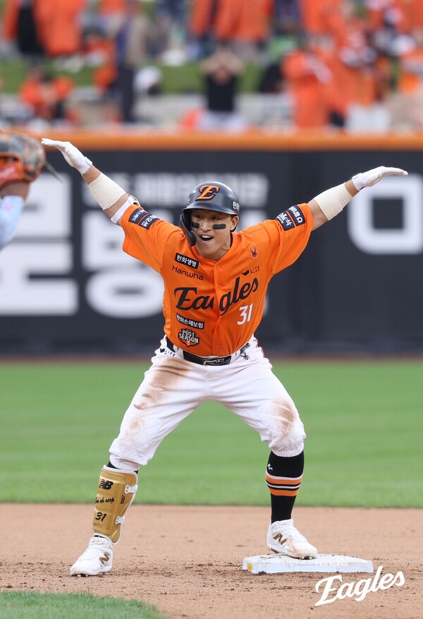 손아섭이 6회말 동점 2루타를 쳐낸 뒤 포효하고 있다. (사진=한화)