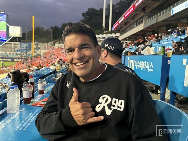 대구에서 플레이오프 4차전을 앞두고 스포츠춘추와의 인터뷰에 응한 한화 코디 폰세의 아버지. (사진=스포츠춘추 박승민 기자)