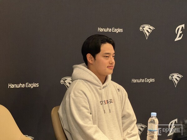 플레이오프 MVP로 선정된 한화 문동주. (사진=더게이트 배지헌 기자)