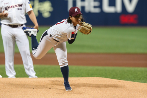 2023년 7월 8일 키움히어로즈 승리 기념 시구를 한 국가대표 이유진. (사진=키움)