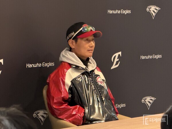 29일 대전에서 KS 3차전 패배후 취재진을 만난 염경엽 LG 감독. (사진=더게이트 배지헌 기자)