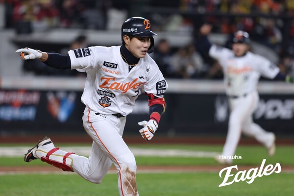 심우준의 2타점 적시타로 LG는 역전을 허용했다. (사진=한화)