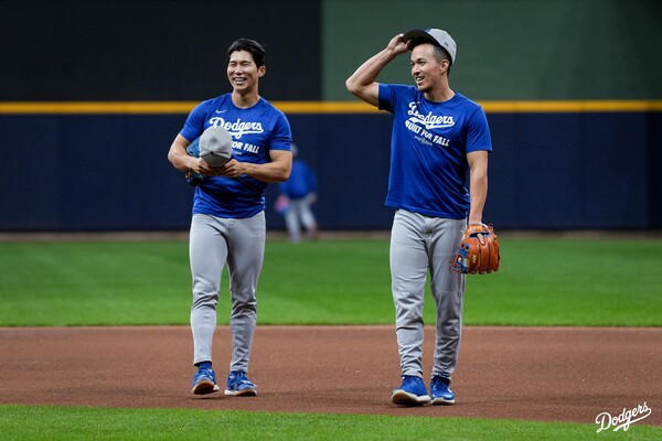 김혜성과 에드먼(사진=LA 다저스 SNS)