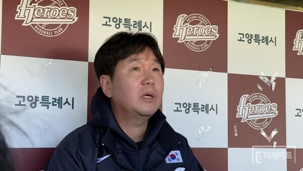3일 고양 국가대표 야구 훈련장에서 취재진 인터뷰에 응한 류지현 국가대표팀 감독. (사진=더게이트 박승민 기자)