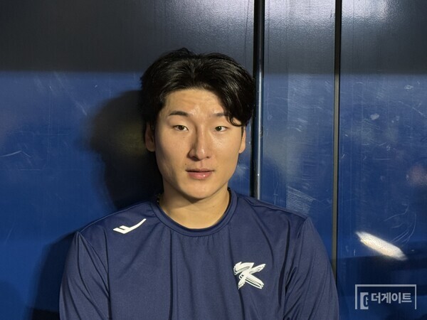 5일 고척에서 취재진 인터뷰에 응한 두산 베어스 곽빈. (사진=더게이트 박승민 기자)