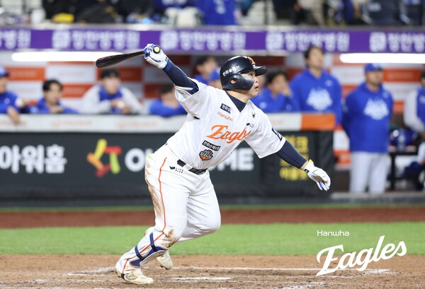 플레이오프 5차전 3타수 3안타 1홈런 3타점으로 활약했던 문현빈. (사진=한화)