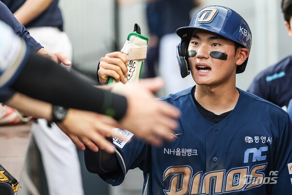 올시즌 유격수 GG 유력 후보로 점쳐지는 김주원은 활약에 힘입에 대표팀 엔트리에 승선했다. (사진=NC)