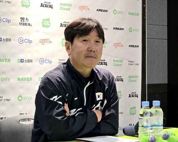 류지현 감독이 9일 취재진과 인터뷰 하고 있다. (사진=더게이트 황혜정 기자)
