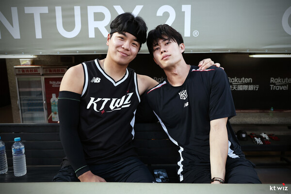 손동현과 원상현(사진=KT)