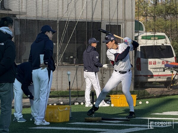 3일 고양 국가대표 야구 훈련장에서 타격훈련하는 송성문. (사진=더게이트 박승민 기자)