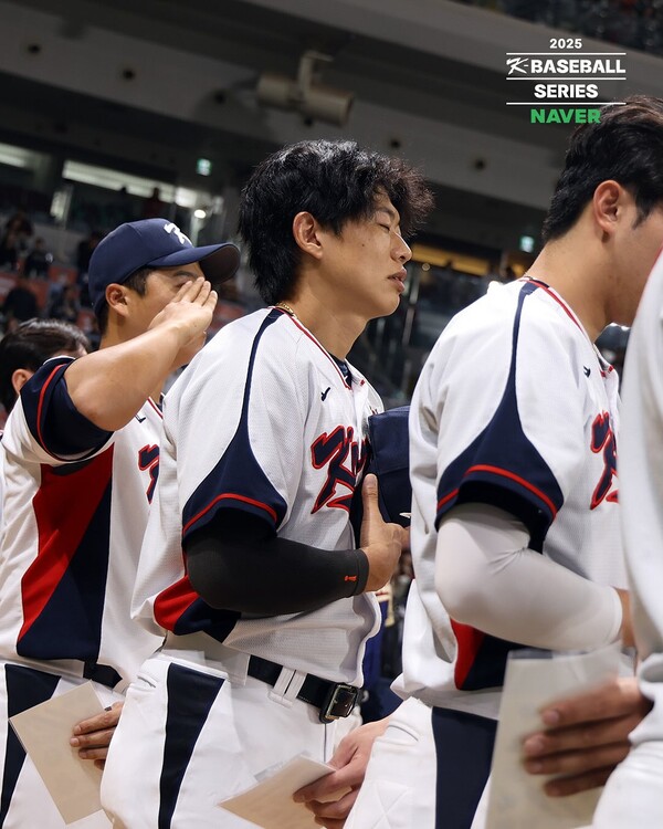 국민의례를 하는 송성문(사진=KBO)