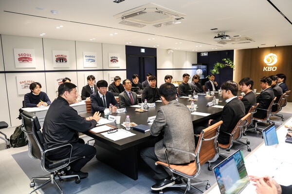 허구연 총재와 선수협의 만남(사진=KBO)