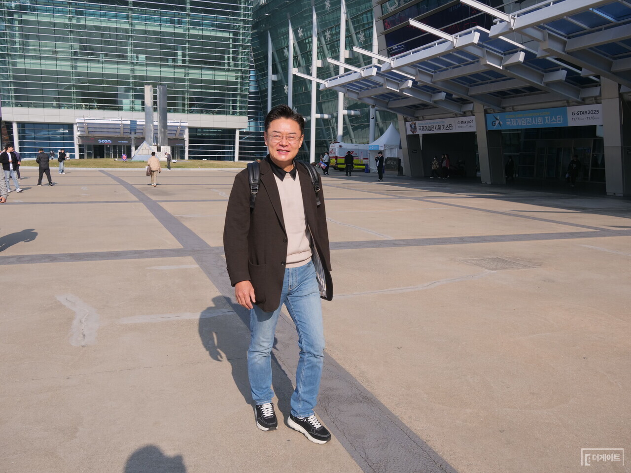 김성원 국민의힘 의원이 14일 부산 벡스코에서 진행 중인 ‘지스타 2025’ 현장을 찾았다. 무엇보다 격식 없는 의상이 인상적이었다.  사진=박승민 기자