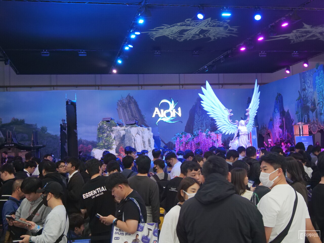 19일 출시되는 엔씨 신작 '아이온2' 체험을 위해 늘어선 대기줄. 사진=박승민 기자