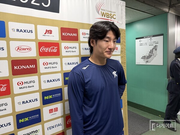 곽빈이 한일전 1차전이 끝난 뒤 취재진 인터뷰에 응했다(사진=더게이트 배지헌 기자)