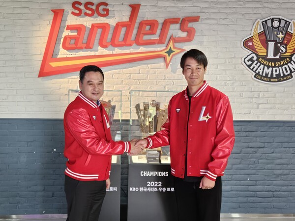 SSG 랜더스는 16일 아시아쿼터 선수로 일본프로야구(NPB) 소프트뱅크호크스 출신 우완 투수 타케다 쇼타(32세)와 연봉 20만 달러에 계약을 체결했다(사진=SSG)