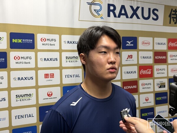 경기 후 취재진과 만난 정우주(사진=더게이트 배지헌 기자)