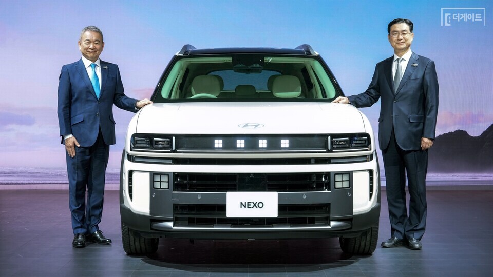 정유석 현대차 국내사업본부 부사장(오른쪽), 시메기 토시유키 현대차일본법인(HMJ) 법인장(왼쪽)