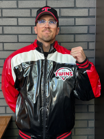 LG와 계약한 라클란 웰스. (사진=LG)