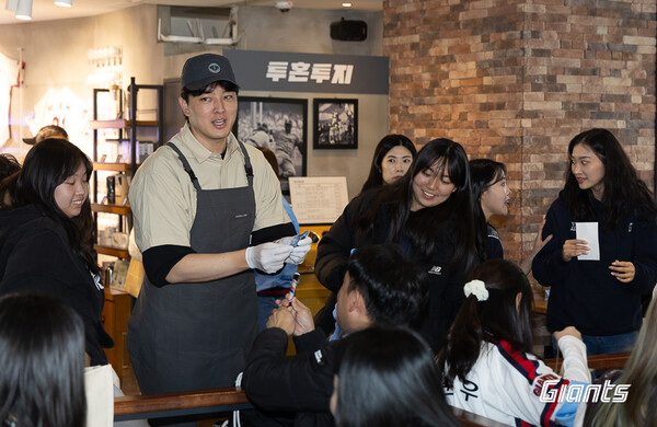 롯데는 21일 롯데지주, 롯데GRS와 함께 지역 사회 발달장애인을 응원하기 위한 '롯데, 2025 드림(DREAM) 카페' 행사를 개최한다(사진=롯데)