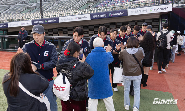 롯데는 21일 롯데지주, 롯데GRS와 함께 지역 사회 발달장애인을 응원하기 위한 '롯데, 2025 드림(DREAM) 카페' 행사를 개최한다(사진=롯데)