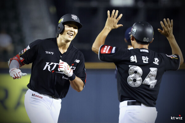 지난 오프시즌 KT로 이적한 장진혁(사진=KT 위즈)