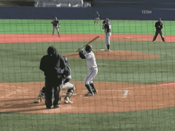 의성고 투수의 피칭 장면. 의성고는 스트라이크가 볼 판정을 받았다고 주장한다.