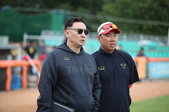 심재학 KIA 단장(사진 왼쪽부터)과 이범호 감독(사진=KIA)