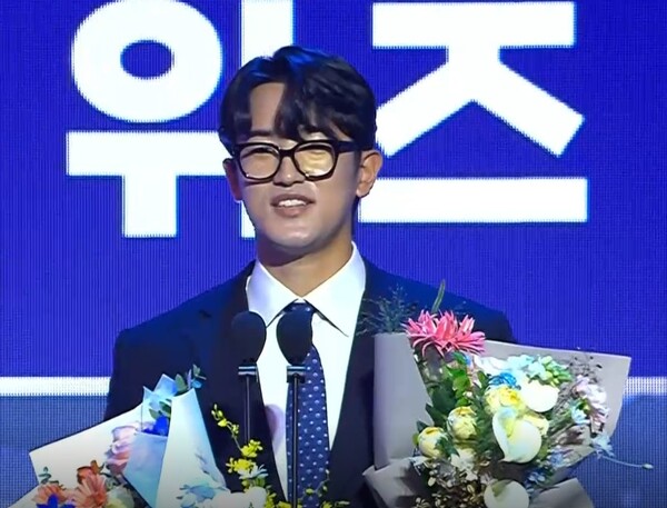 수상 소감을 하는 고영표. (사진=티빙 중계 갈무리)