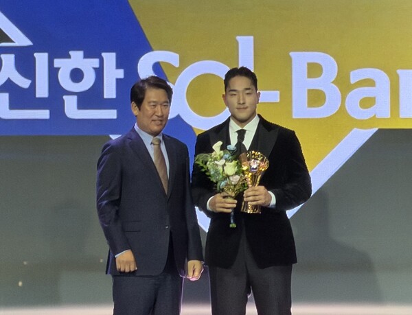 출루율 1위 안현민(사진=더게이트 배지헌 기자)