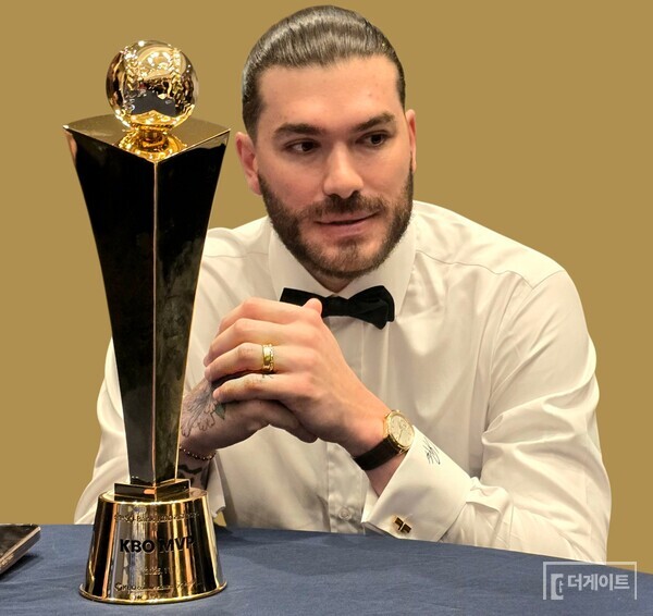 24일 취재진과 인터뷰하는 코디 폰세. (사진=더게이트 황혜정 기자)