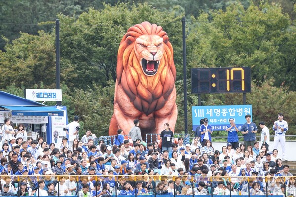 라팍 관중석을 장식한 사자(사진=삼성)
