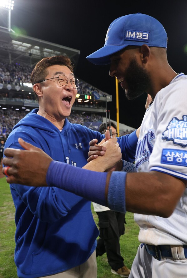이종열 단장과 디아즈(사진=삼성)