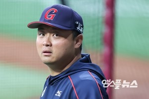 [M+포토] 최현 수석 코치, '서튼 감독 빈자리 느껴지지 않도록'