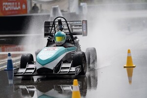 "43개 대학 1800여 명이 직접 만든 차로 붙었다"...국민대 KOOKMIN RACING, 자... - 뉴스 썸네일 이미지